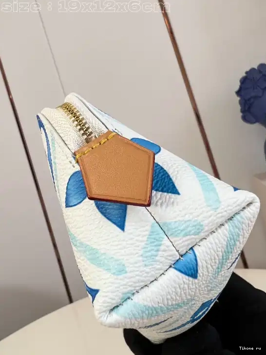 Affordable Vuitton Louis PM Cosmétique Pochette 0617